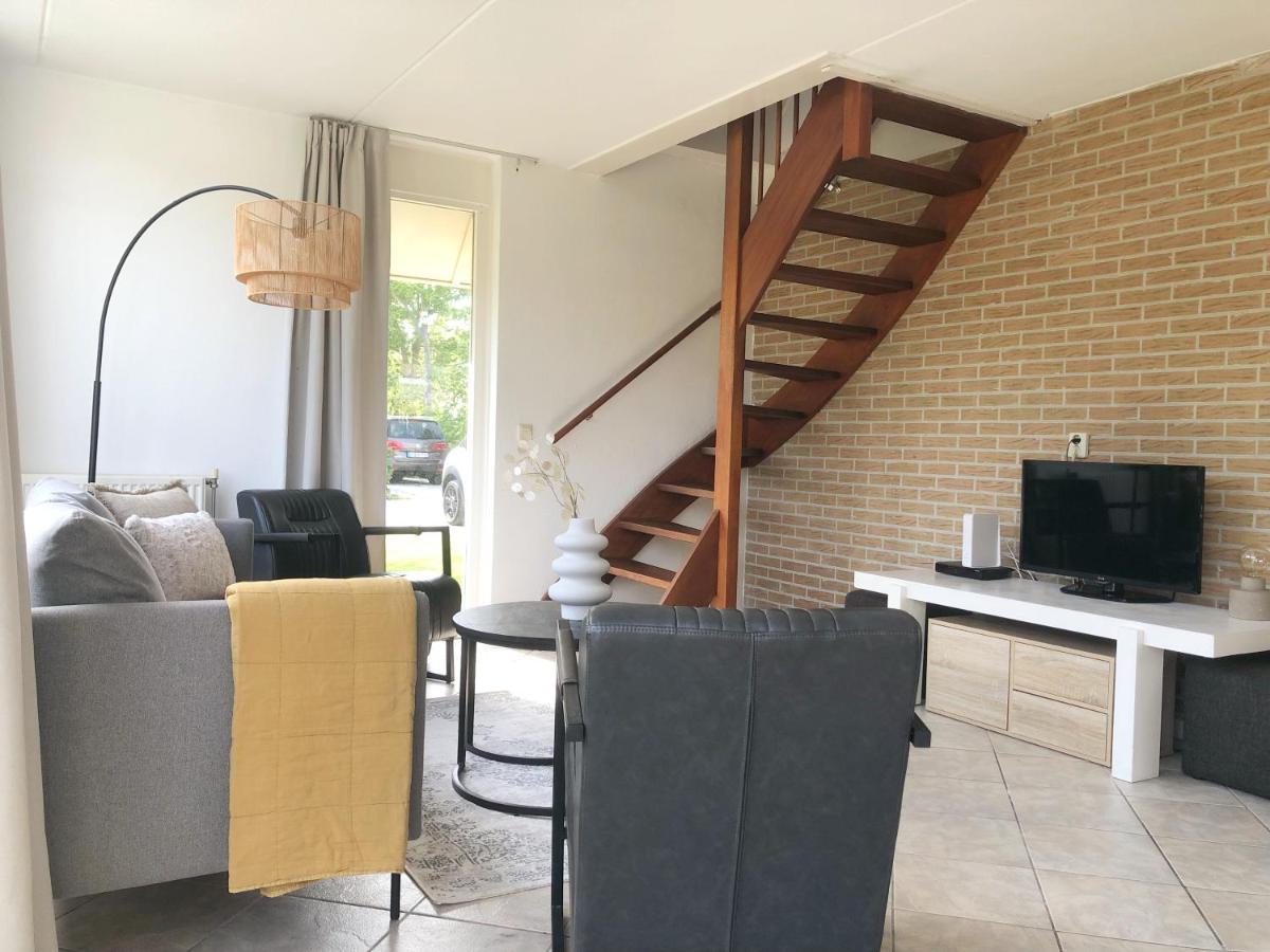 Bungalow 6 Op Recreatiepark De Wielen Sint Maarten Eksteriør billede