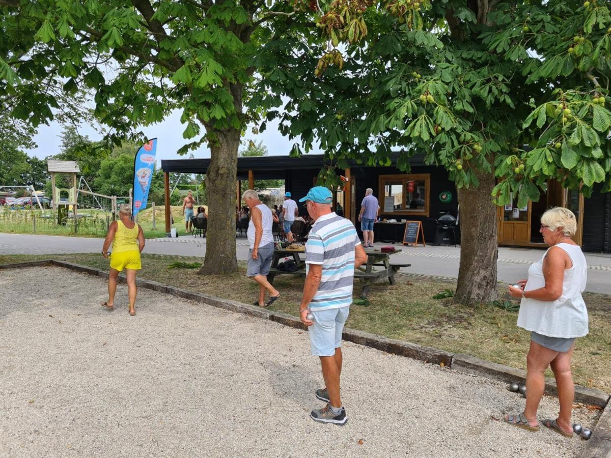 Bungalow 6 Op Recreatiepark De Wielen Sint Maarten Eksteriør billede